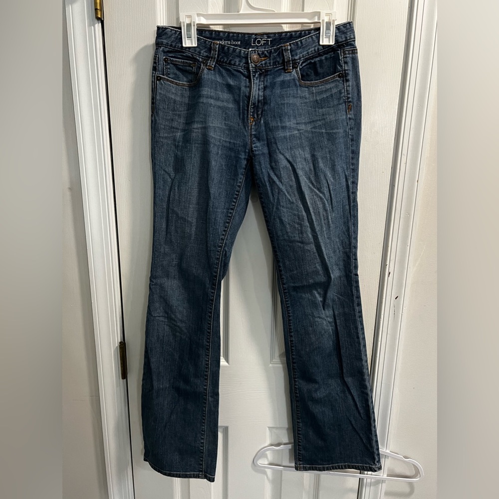 Loft SZ271 Size 4 mid-rise modern boot Jeans Women’s